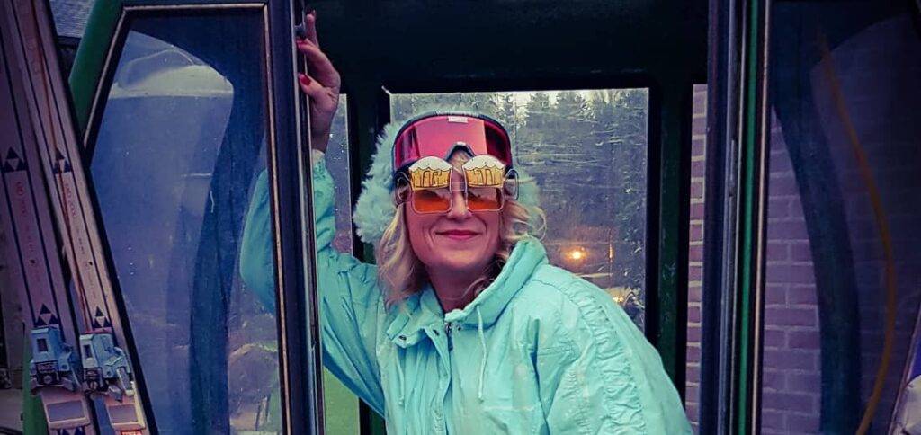 Après-Ski Party organiseren - Kamer van Feesthandel Après-ski themafeest organiseren met livemuziek - zanger - dj & interactief entertainment - Feest organiseren - boek hier jullie themafeest - ideaal voor bedrijfsfeesten, personeelsfeesten, bedrijfsuitjes, personeelsuitjes, dorpsfeesten, openbare feesten, verenigingen en privé feesten