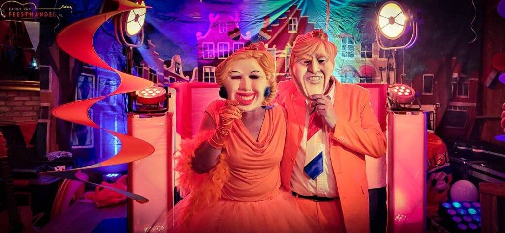 Holandse feestavond Themafeest organiseren?  Compleet Hollands feestpakket inclusief zanger, gitarist, dj, decoratie  Avondvullend feestprogramma - Feest organiseren - boek hier jullie themafeest - ideaal voor bedrijfsfeesten, personeelsfeesten, bedrijfsuitjes, personeelsuitjes, dorpsfeesten, openbare feesten, verenigingen en privé feesten