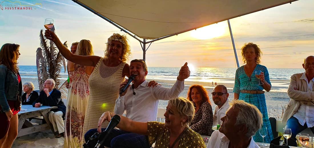Ibiza feest - Hip of hippie feest met livemuziek met zanger & gitarist, dj, entertainment en decoratie - geschikt voor strandfeesten, cruise boot of schip, beachparty, bedrijfsfeest, personeelsfeest, event, bruiloft of gewoon feest - zomers feest - geniet van zomerse sfeer en lounge aan het strand - saxofonist erbij?