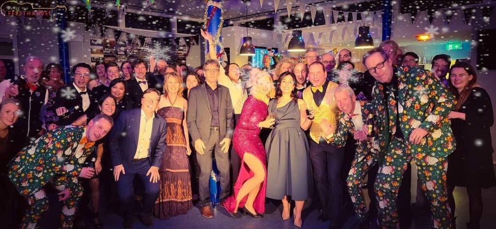 Willen jullie een onvergetelijk Winter Wonderland Feest organiseren? Sprookjes achtig winterse feestavond zonder zorgen! Boek hier een compleet winters feestpakket met livemuziek, dj, decoratie, licht- en geluidsinstallatie - Feest organiseren - boek hier jullie themafeest - ideaal voor bedrijfsfeesten, personeelsfeesten, bedrijfsuitjes, personeelsuitjes, dorpsfeesten, openbare feesten, verenigingen en privé feesten