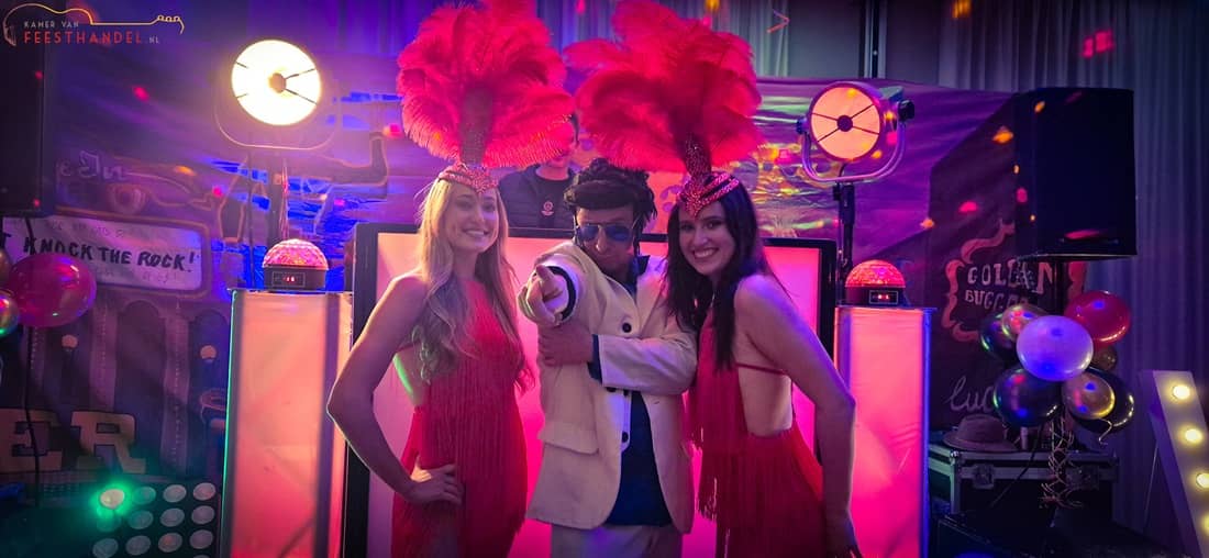 Las Vegas, Hollywood, Moulin rouge, glitter & glamour themafeest organiseren? Vind hier de muziek, acts en decoratie voor jullie feest. Muzikale invulling nodig voor jullie bedrijfsfeest, bedrijfsevent, dorpsfeest, jubileum, borrel, receptie of feestavond? Ontdek onze sfeervolle acts: live muziek, DJ’s en unieke combinaties. Viva Las Vegas!