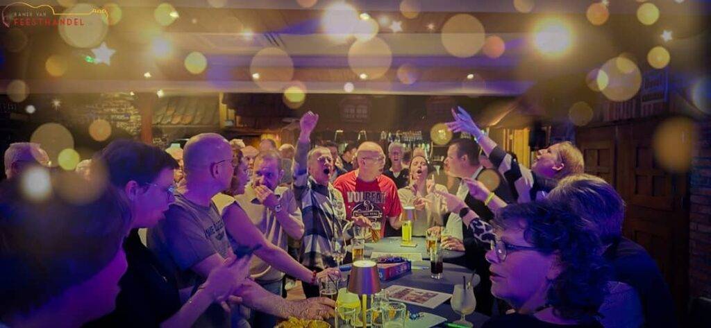 FEEST Bingo 2 1100x508 - Kamer van Feesthandel Swingende muziekbingo met volle tafels, enthousiaste spelers en een energieke feestavond vol hits